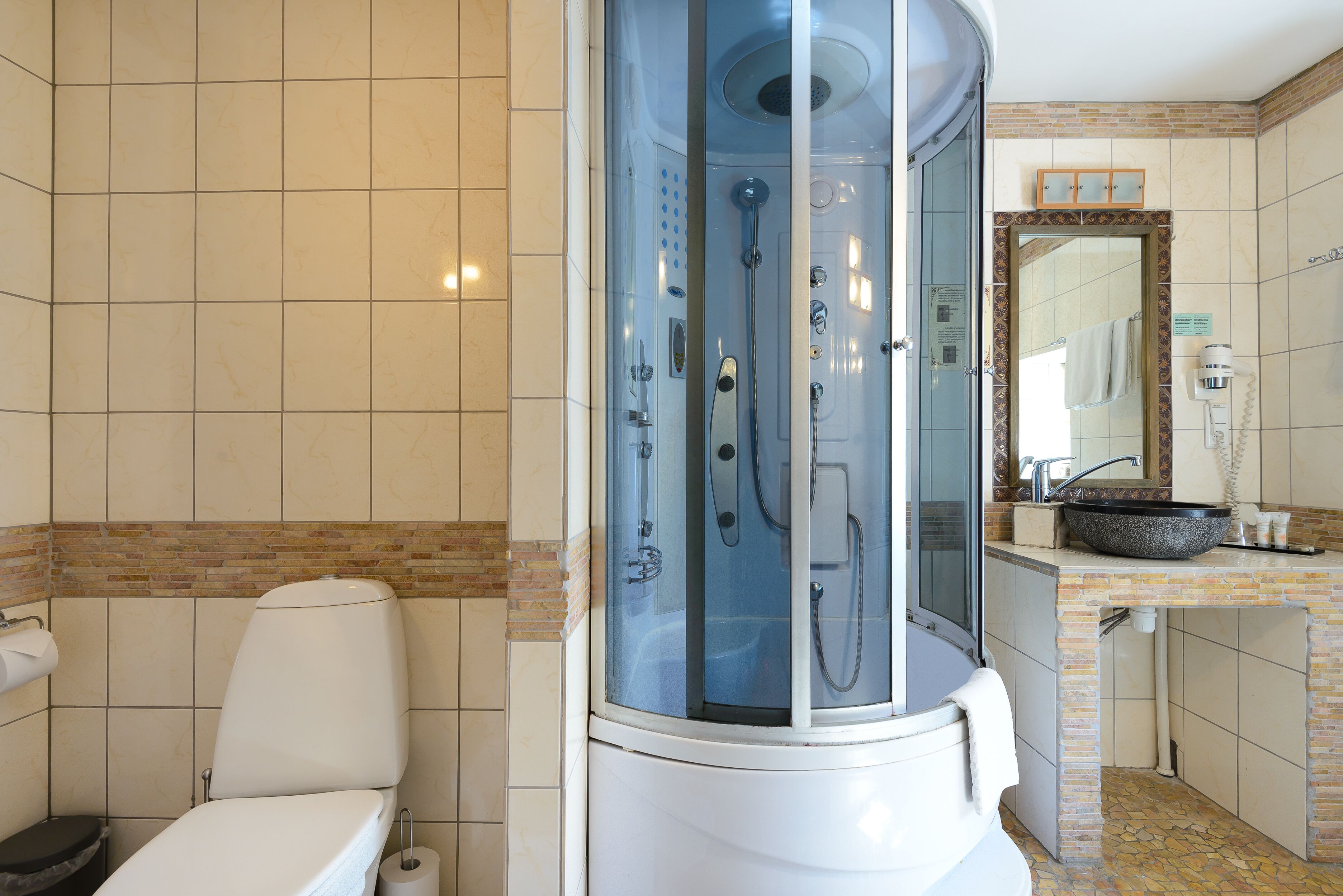 deluxe double room, fireplace | bathroom | free toiletries, hair dryer, towels