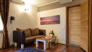 Deluxe Family Room | Living area | Flat-screen TV