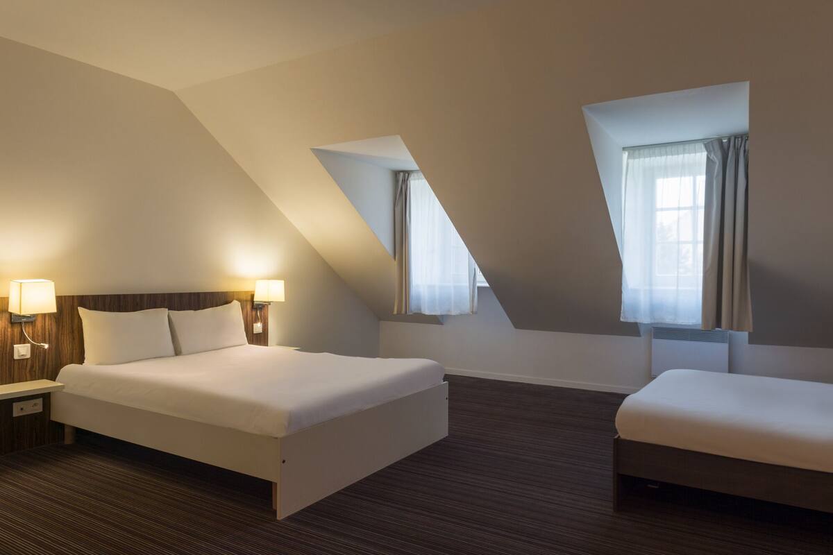 In-room safe, soundproofing