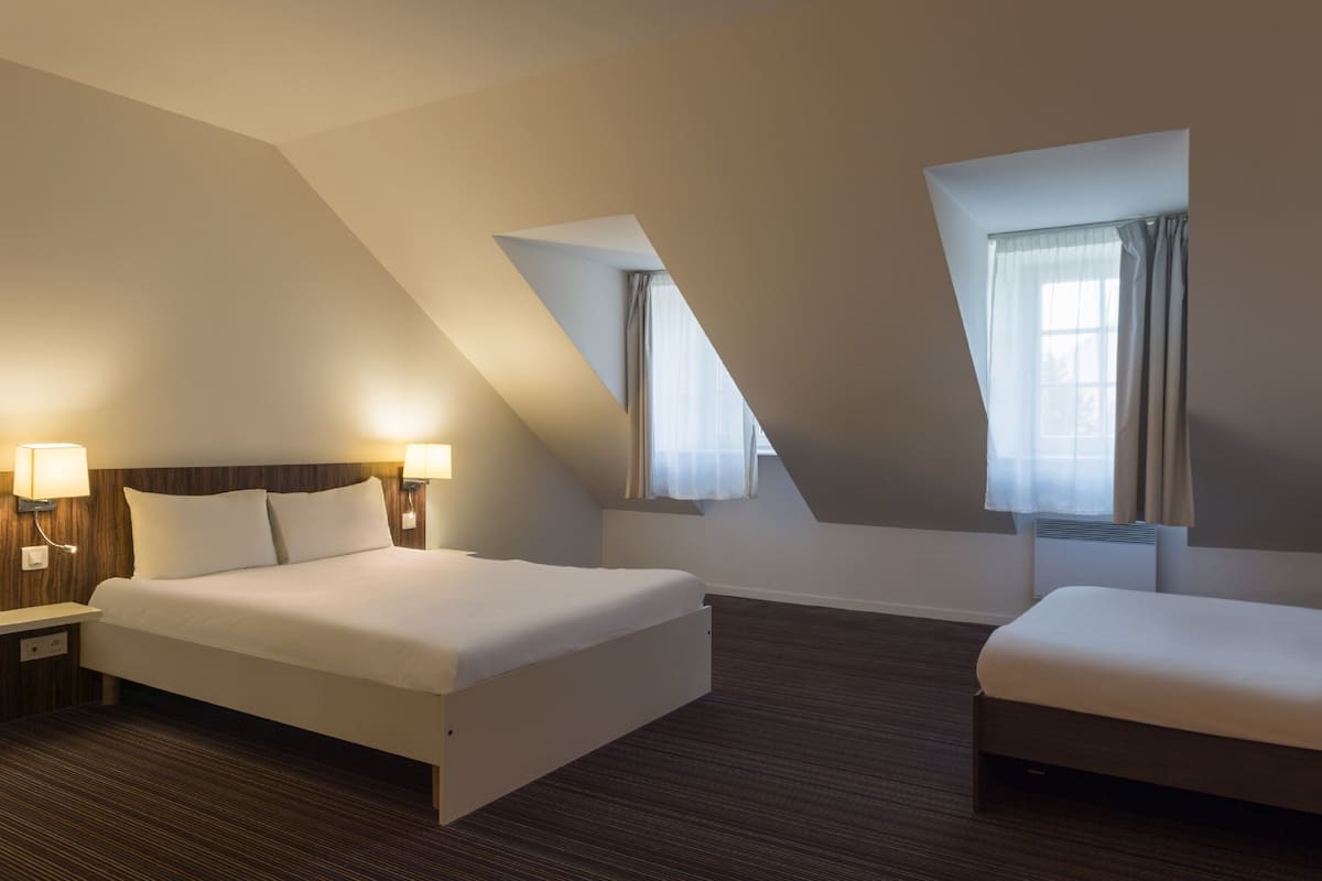 Quadruple Room | In-room safe, soundproofing