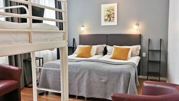 Family Room (4 adults) | 1 yatak odası, güneşlik/perde, ücretsiz kablosuz İnternet