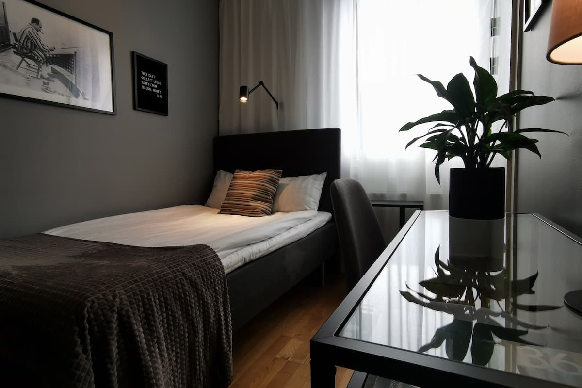 Single Room | 1 bedroom, blackout drapes, free WiFi, bed sheets