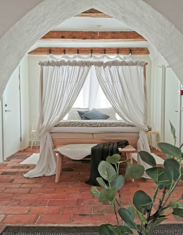 Suite | Blackout curtains, free WiFi, bed sheets