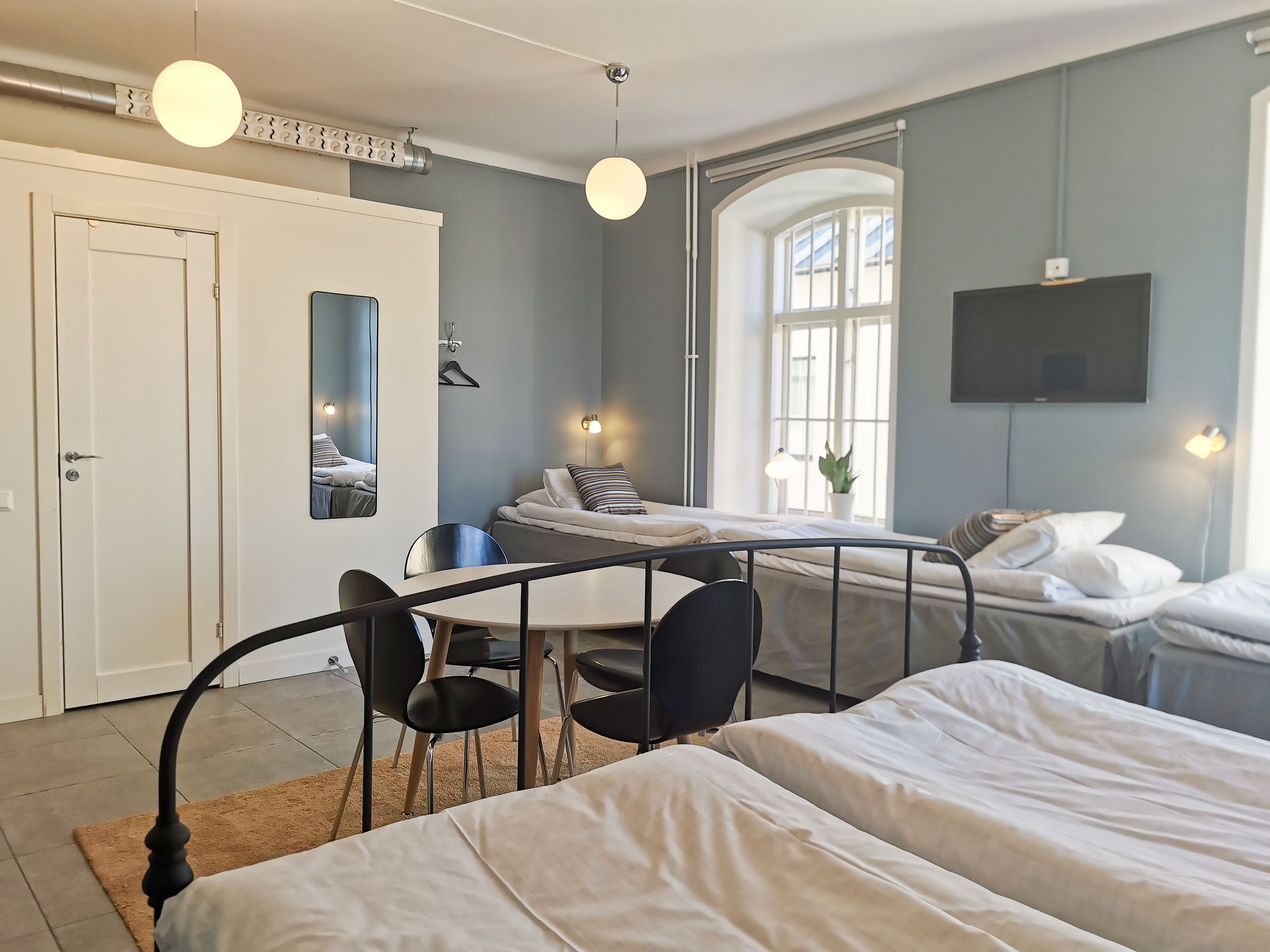 family room (5 adults) | 1 bedroom, blackout curtains, free wifi, bed sheets