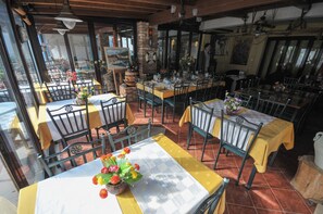 Free daily buffet breakfast - Oaza (Budva)