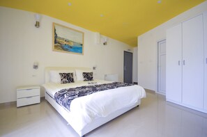 Estudio Confort, vista al mar | Minibar, caja de seguridad en la habitación y decoración personalizada 