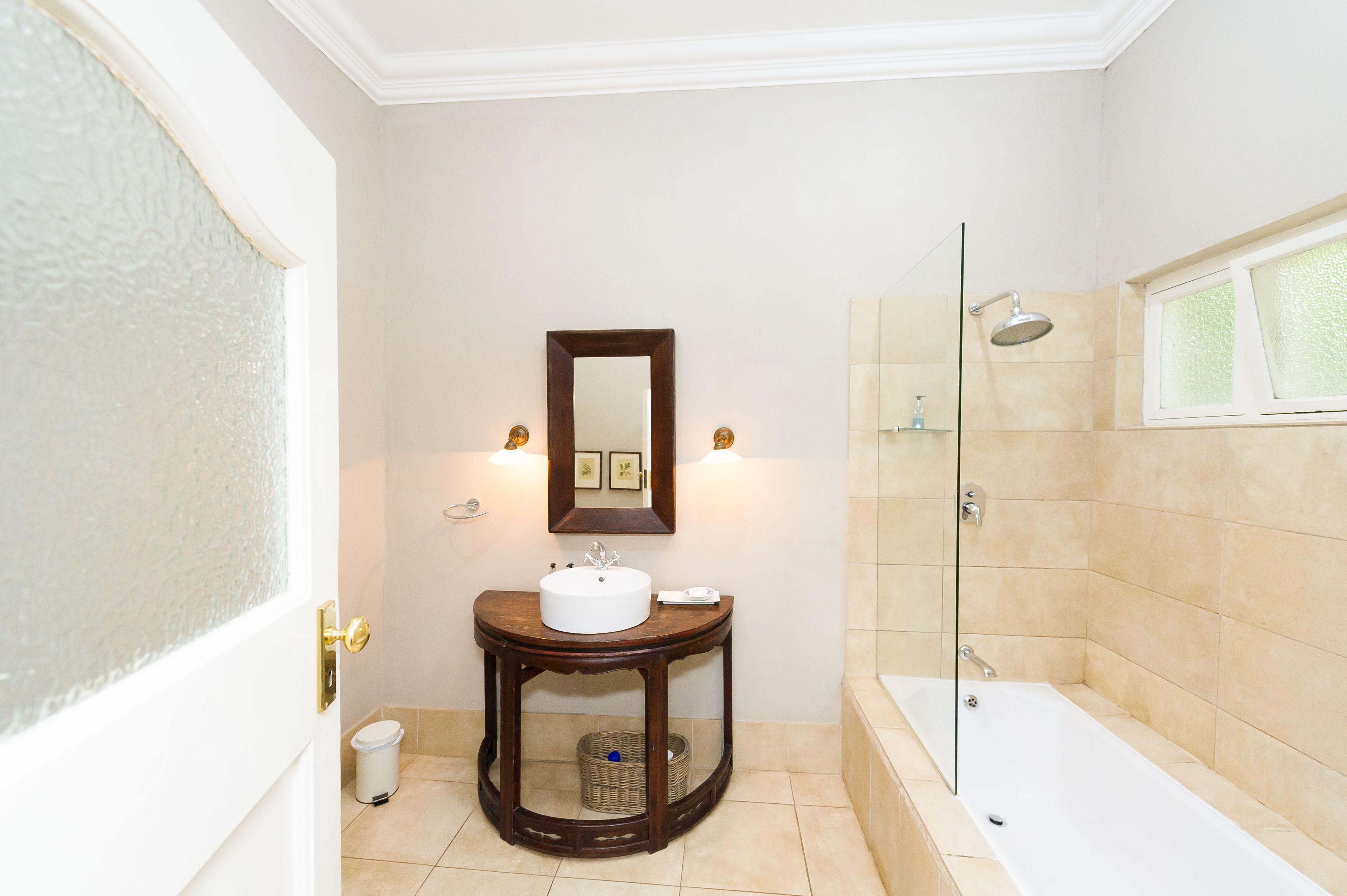 Luxury Room | Bathroom | Shower, hair dryer, towels