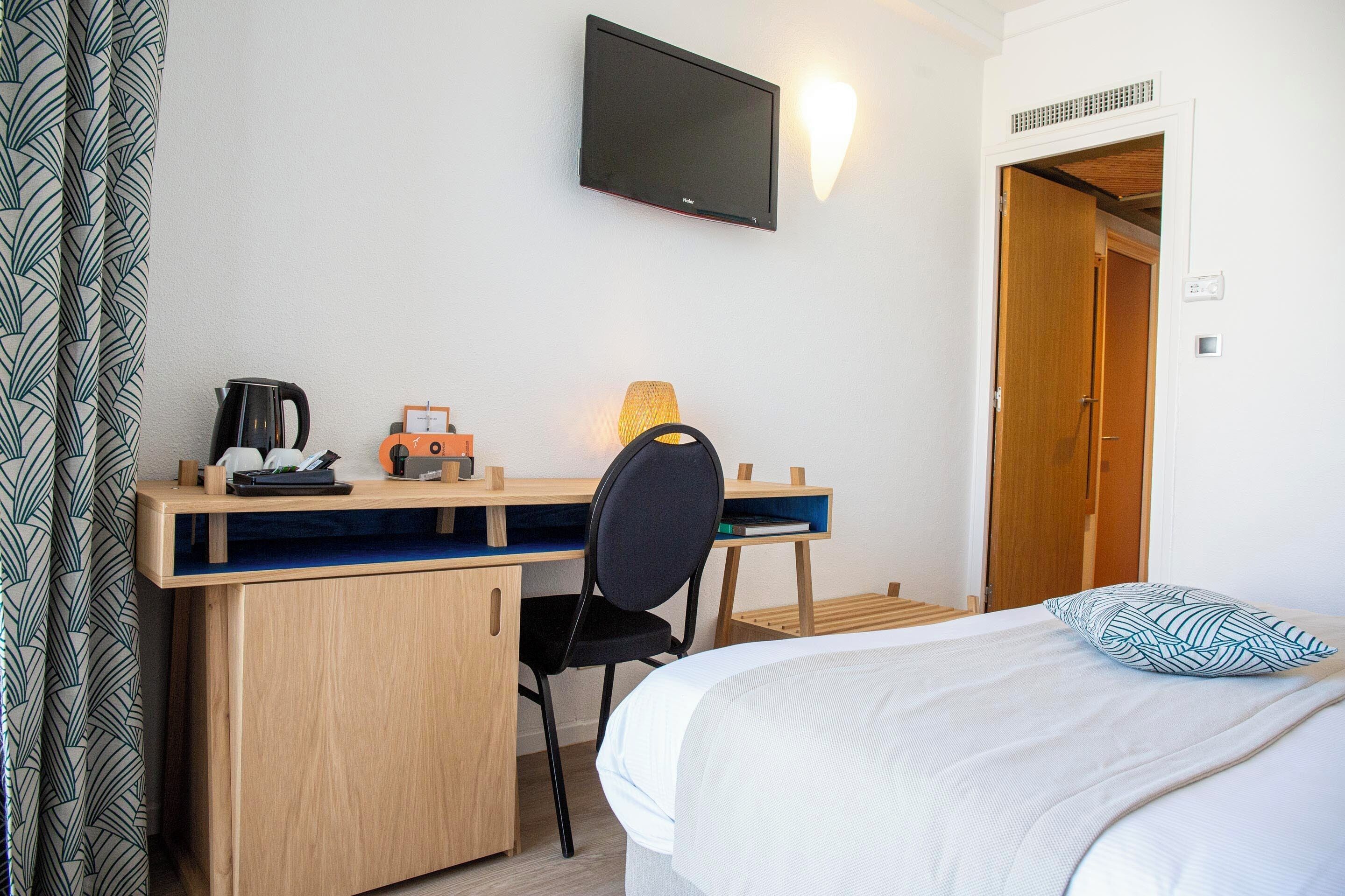 Minibar, in-room safe, desk, free WiFi