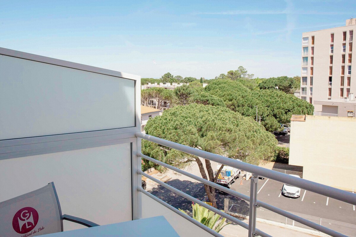 Family Quadruple Room | Minibar, in-room safe, free WiFi, bed sheets