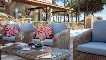 Déjeuner et dßner servis sur place, spécialités Cuisine française