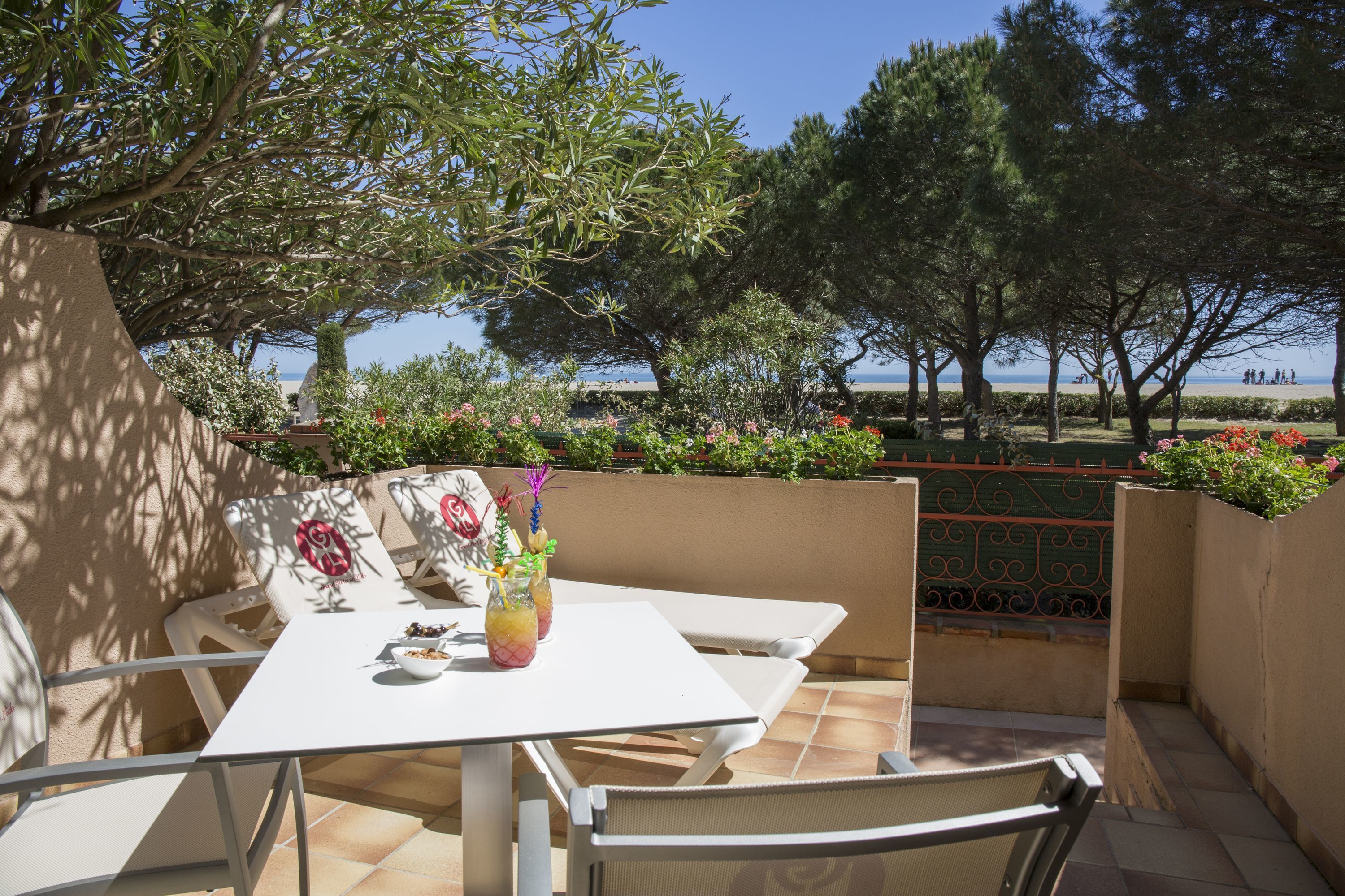 double or twin room | 1 bedroom, minibar, in-room safe, desk