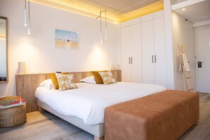 Kamar Double, 1 Tempat Tidur Queen, gedung tambahan (Annex Villa) | Minibar, brankas, Wi-Fi gratis, dan seprai linen