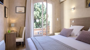 In-room safe, desk, iron/ironing board, free WiFi