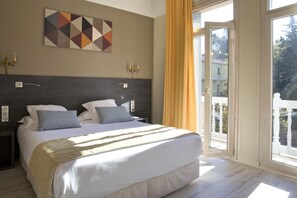 In-room safe, desk, iron/ironing board, free WiFi - Hôtel Le Mas des Citronniers (Collioure)