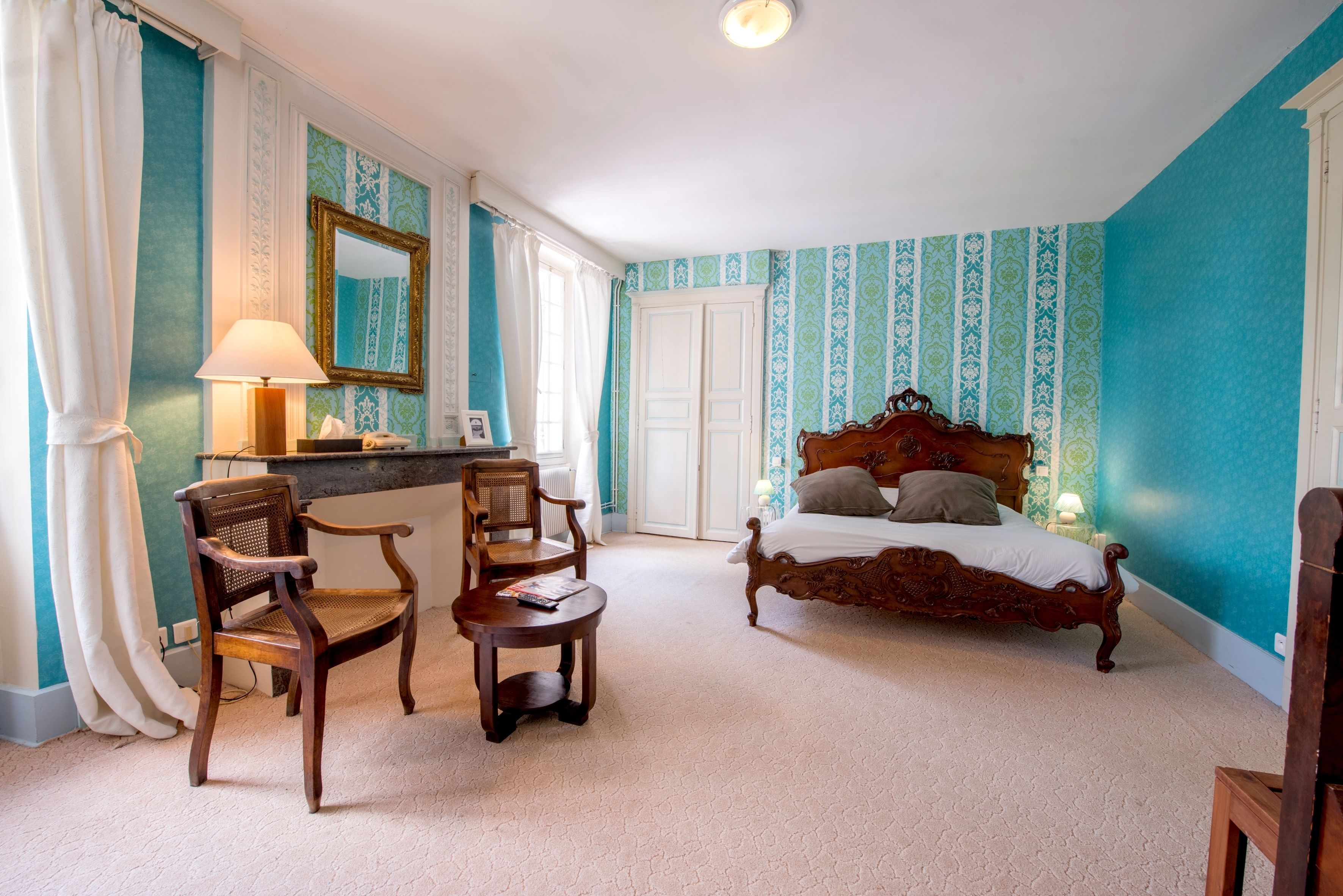 Familiekamer (Grand Confort - 2 people) | Luxe beddengoed, een bureau, een strijkplank/strijkijzer, gratis wifi