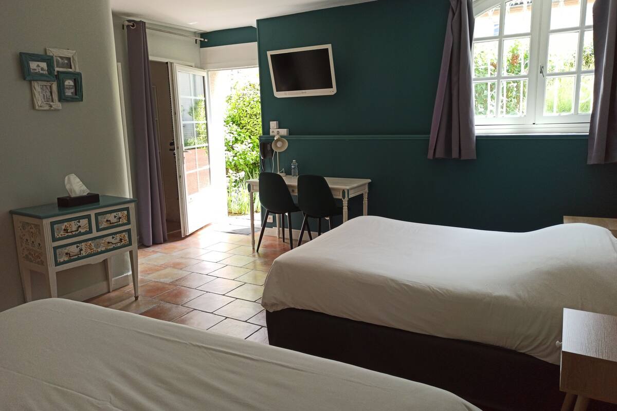 Comfort Room (4 people) | Premium bedding, desk, iron/ironing board (on request), WiFi (free)