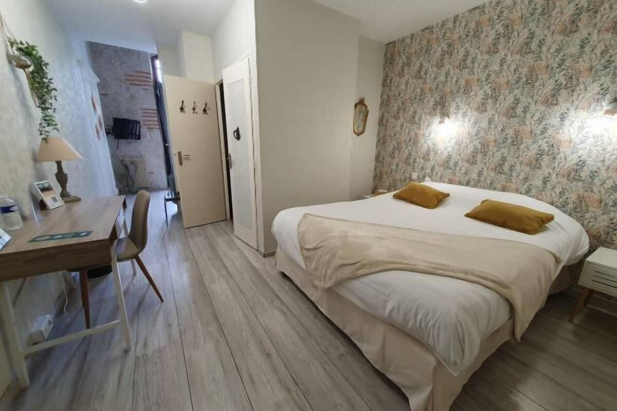1 bedroom, premium bedding, desk, iron/ironing board
