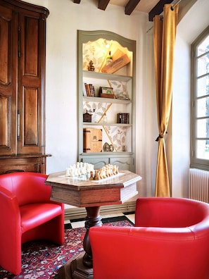 Lobby sitting area - Le Prince Noir (Serignac-sur-Garonne)