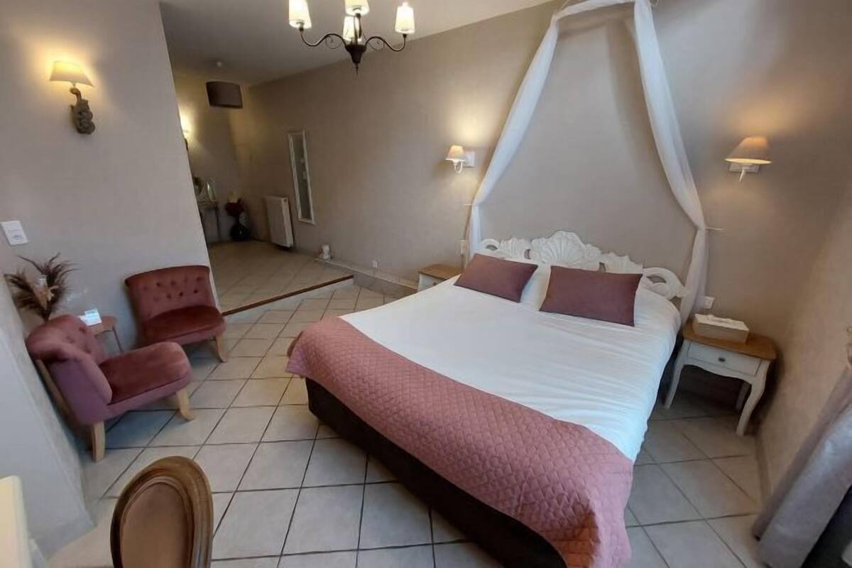 Premium bedding, desk, iron/ironing board (on request), WiFi (free)