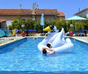 Indoor pool, seasonal outdoor pool, sun loungers - Logis Hotel et Restaurant Le Galion Canet Plage (Canet-en-Roussillon)