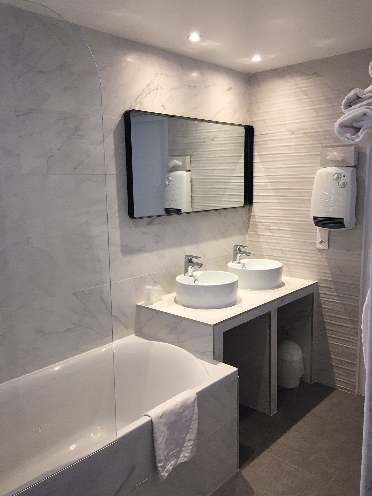 tradition twin room | bathroom | hair dryer, towels