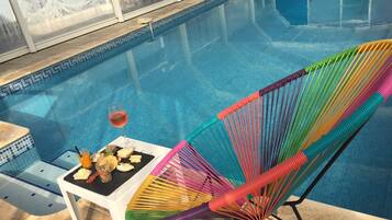 Piscine couverte, piscine extérieure (ouverte en saison)