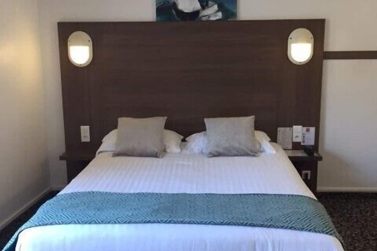 galion room | premium bedding, minibar, in-room safe, desk