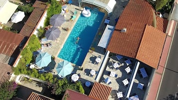 Dobbeltværelse | Udendørs pool | Indendørs pool, sæsonbestemt udendørs pool, liggestole