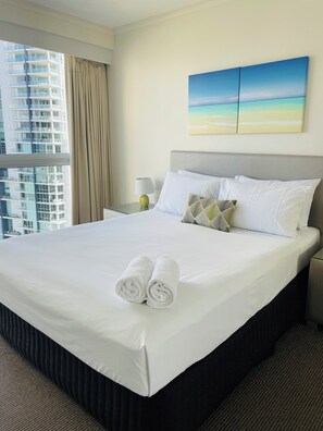 Individually decorated, individually furnished, blackout curtains - Crest Apartments (Main Beach)
