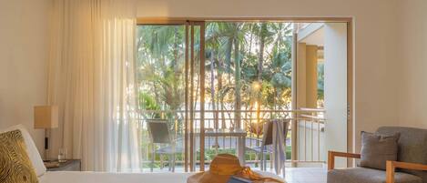 In-room safe, iron/ironing board, WiFi, bed sheets