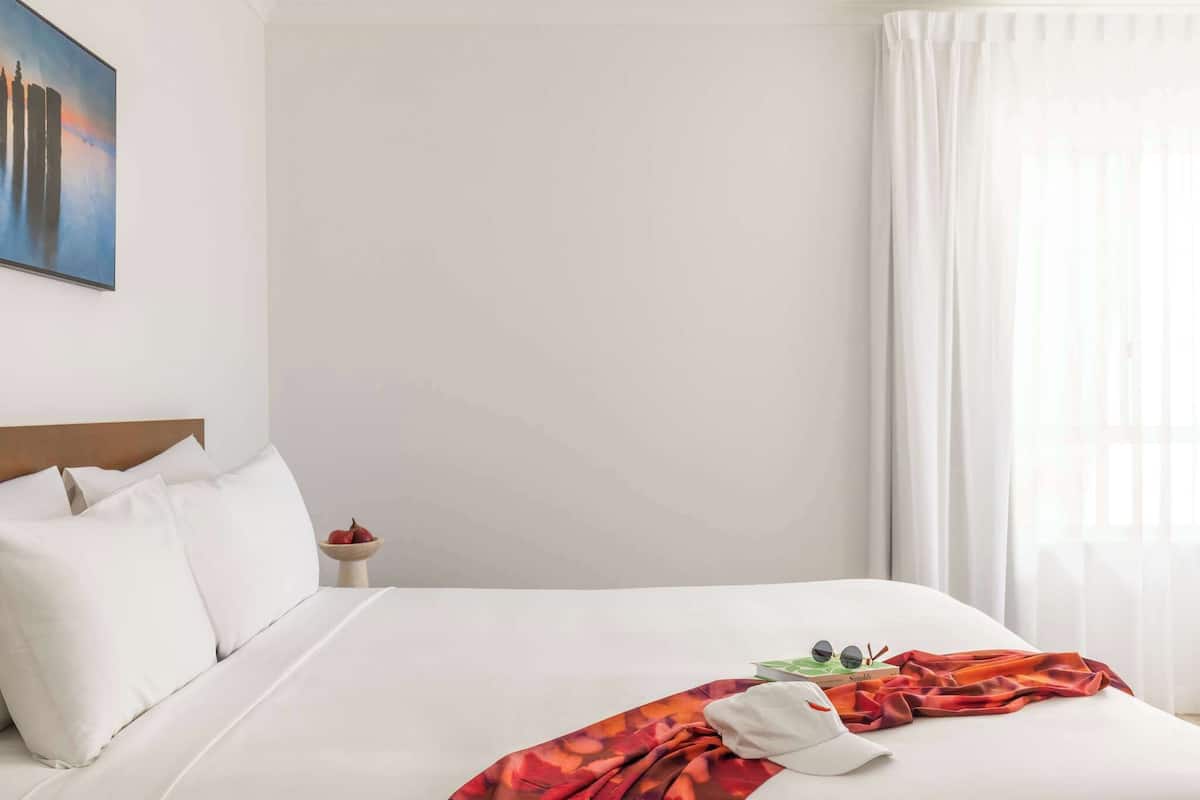 Rom, 2 soverom | Safe på rommet, strykejern/-brett, wi-fi (mot et tillegg) og sengetøy