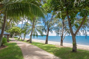 Una playa cerca