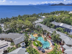 Outdoor pool - Mantra Amphora (Palm Cove)