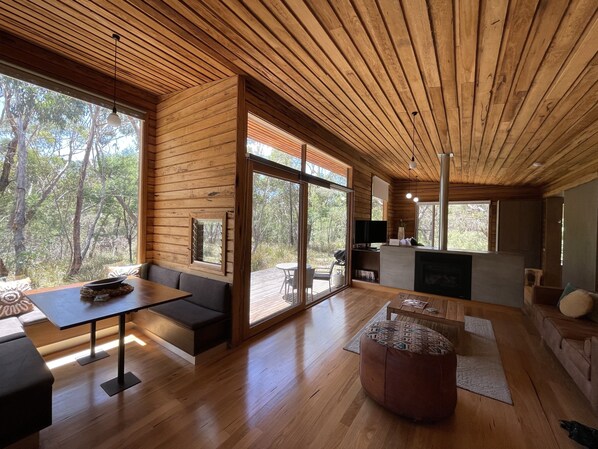 Cabin, 1 Bedroom | Living area