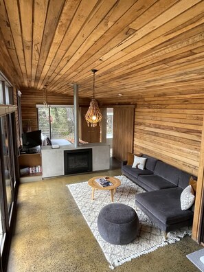 Cabin, 1 Bedroom | Living area