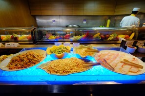 Free daily full breakfast  - City Suites Gateway (Taoyuan City)