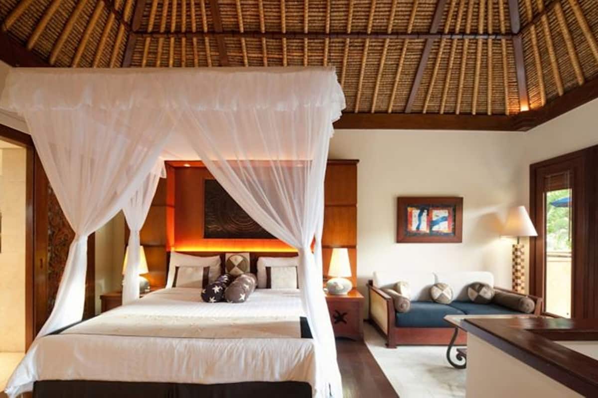 pool villa club (lagoon swimming pool with private jacuzzi) | premium bedding, minibar, in-room safe, desk