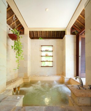Indoor spa tub