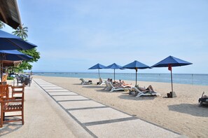 Bar en bord de piscine