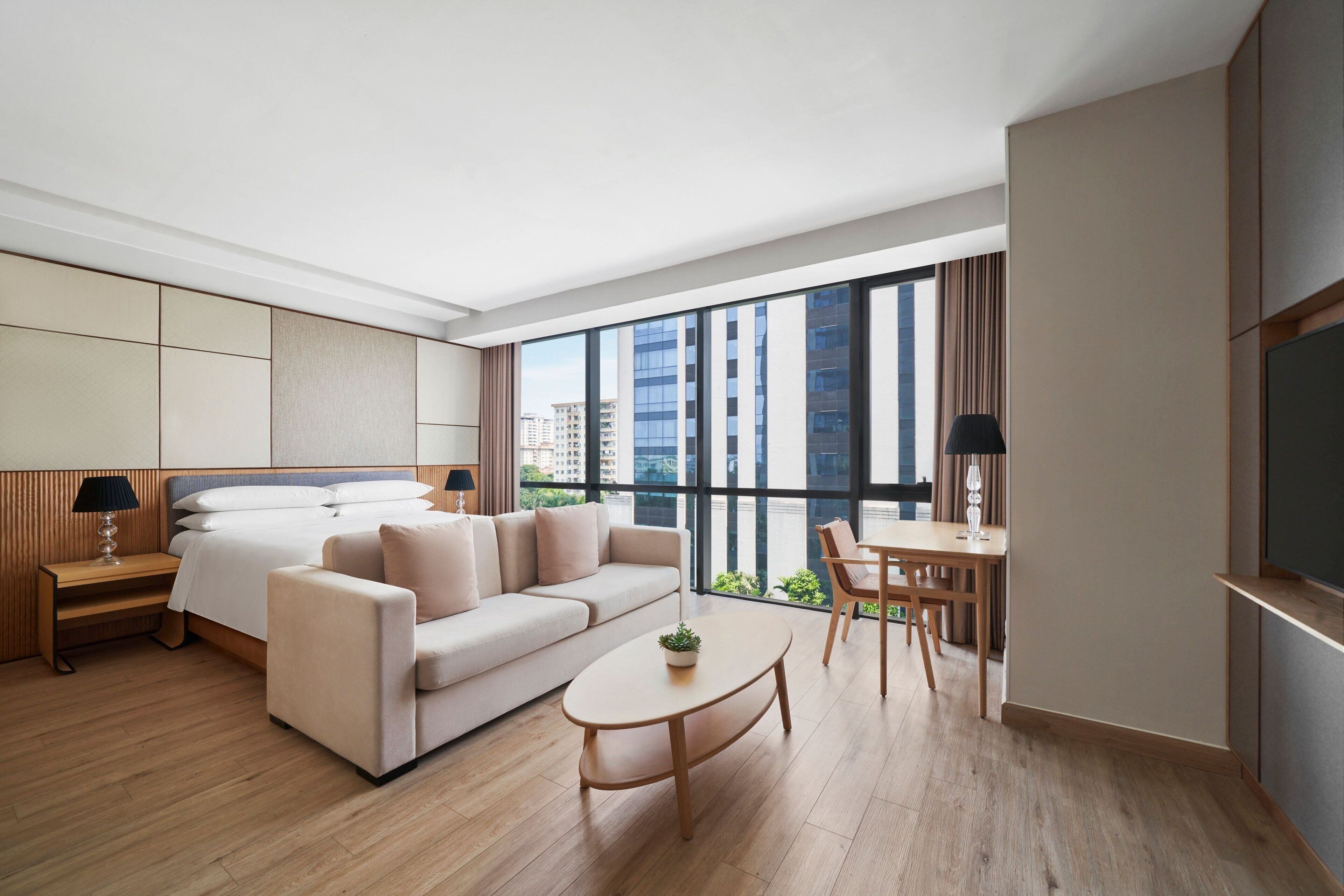 Club Studio, 1 King Bed, City View | Hypo-allergenic bedding, minibar, in-room safe, desk