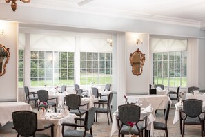 Breakfast and dinner served, local cuisine