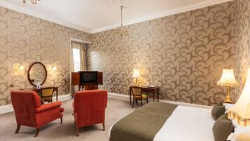 Habitación clásica con 1 cama matrimonial o 2 individuales | Decoración personalizada, muebles diferentes y escritorio