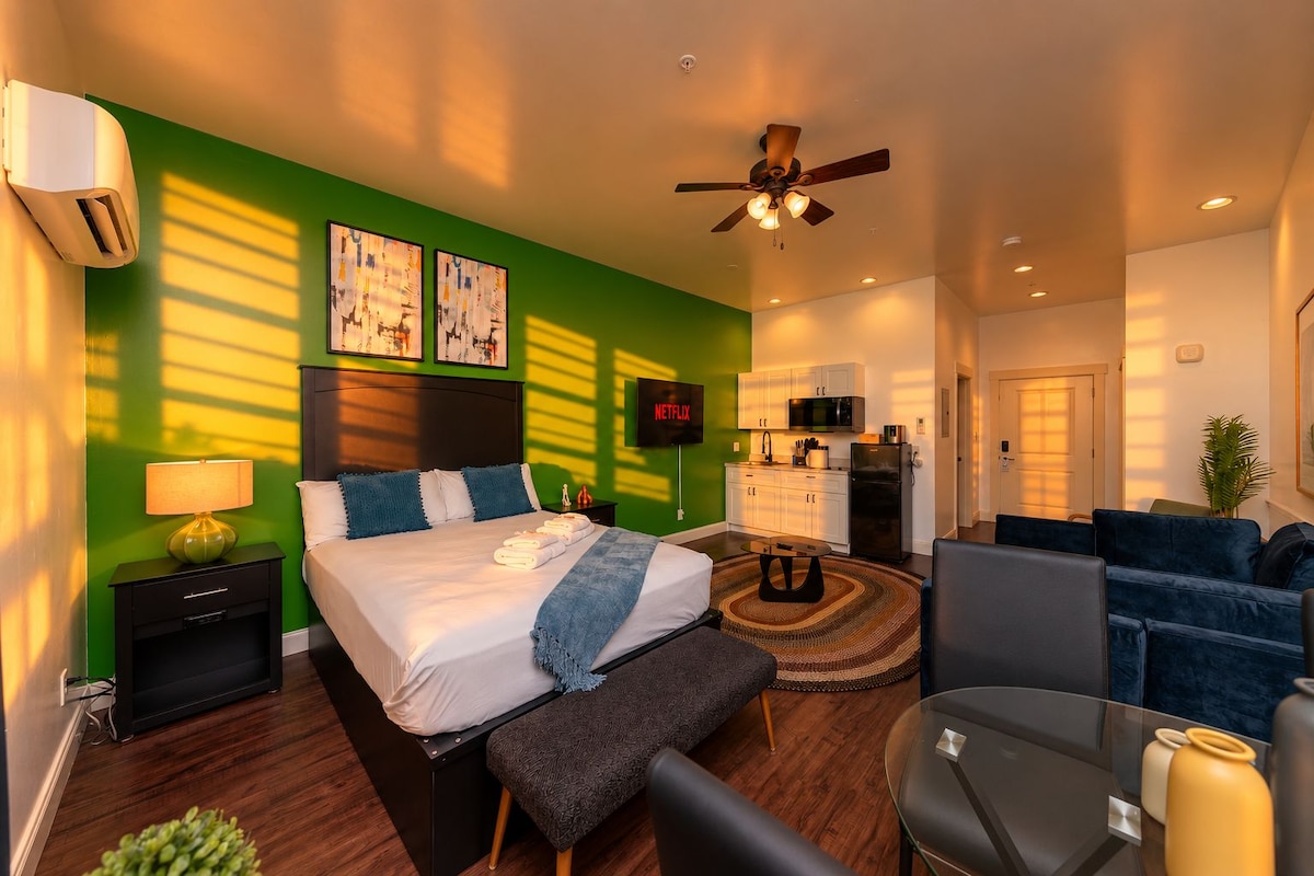 Studio supérieur, 1 grand lit et 1 canapé-lit, non-fumeur, réfrigérateur et four à micro-ondes | Literie de qualité, lit avec matelas en mousse à mémoire