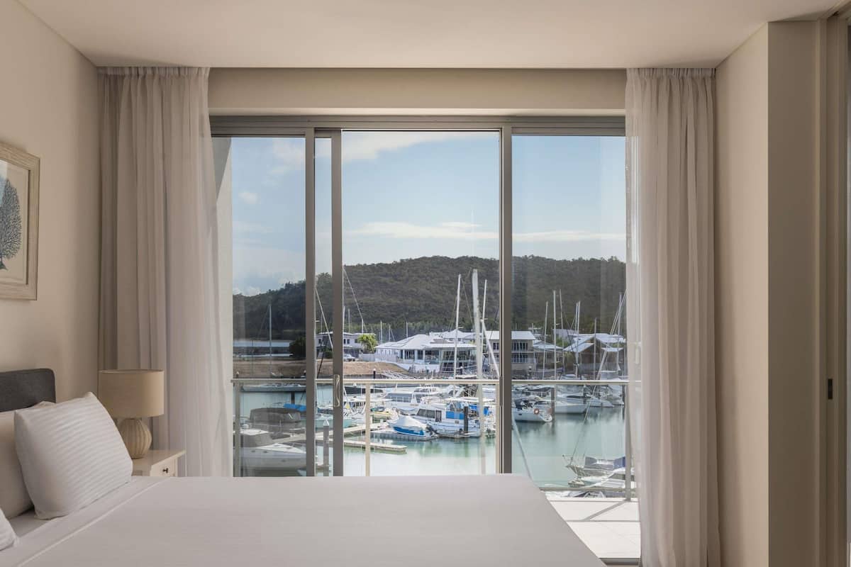 Attico, 3 camere da letto | Una cassaforte in camera, con arredamento individuale