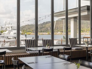 Frokost, lunsj og middag serveres, uteservering