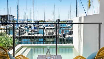 Room, 3 Bedrooms (Plunge) | In-room safe, individually furnished, iron/ironing board, free WiFi