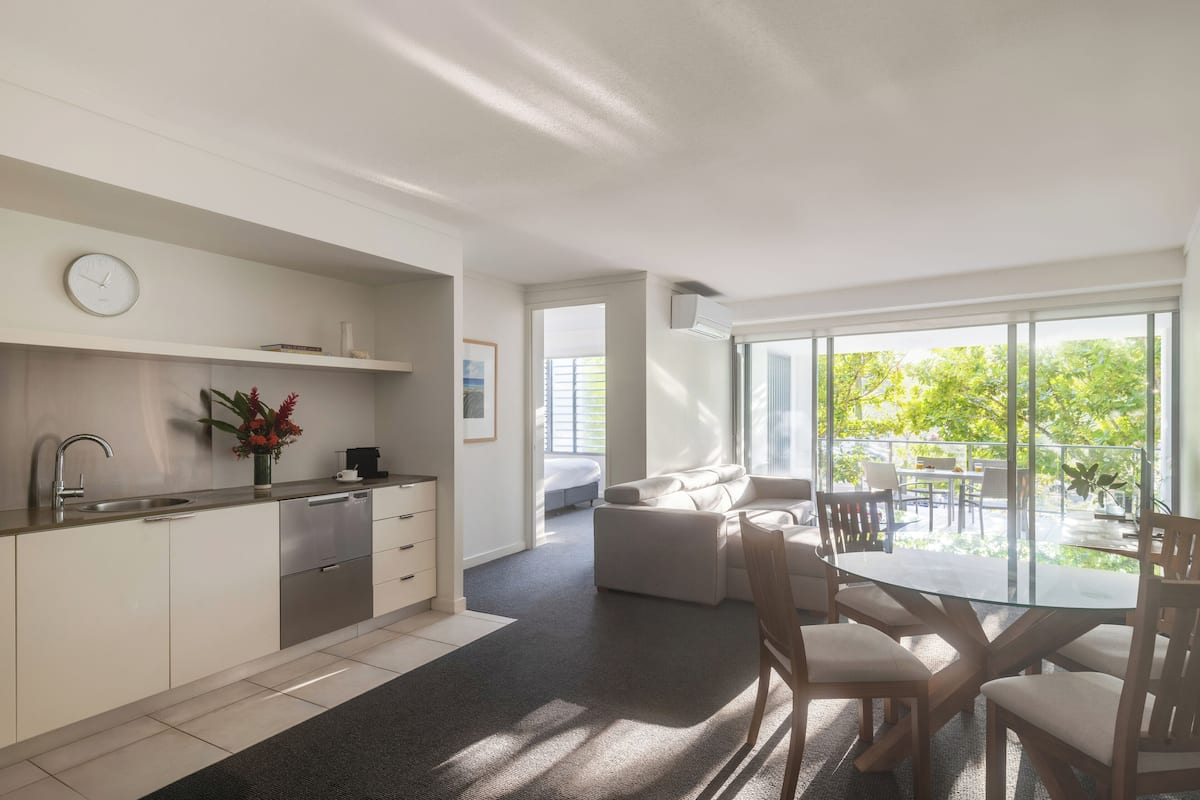 Apartment, 1 Bedroom | Dining room