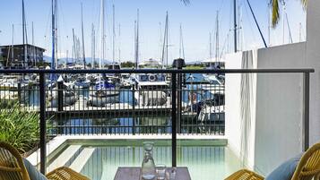 Zimmer, 3Â Schlafzimmer (Plunge) | Zimmersafe, individuell eingerichtet, BĂŒgeleisen/BĂŒgelbrett