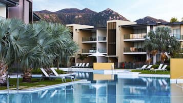 2 piscinas al aire libre