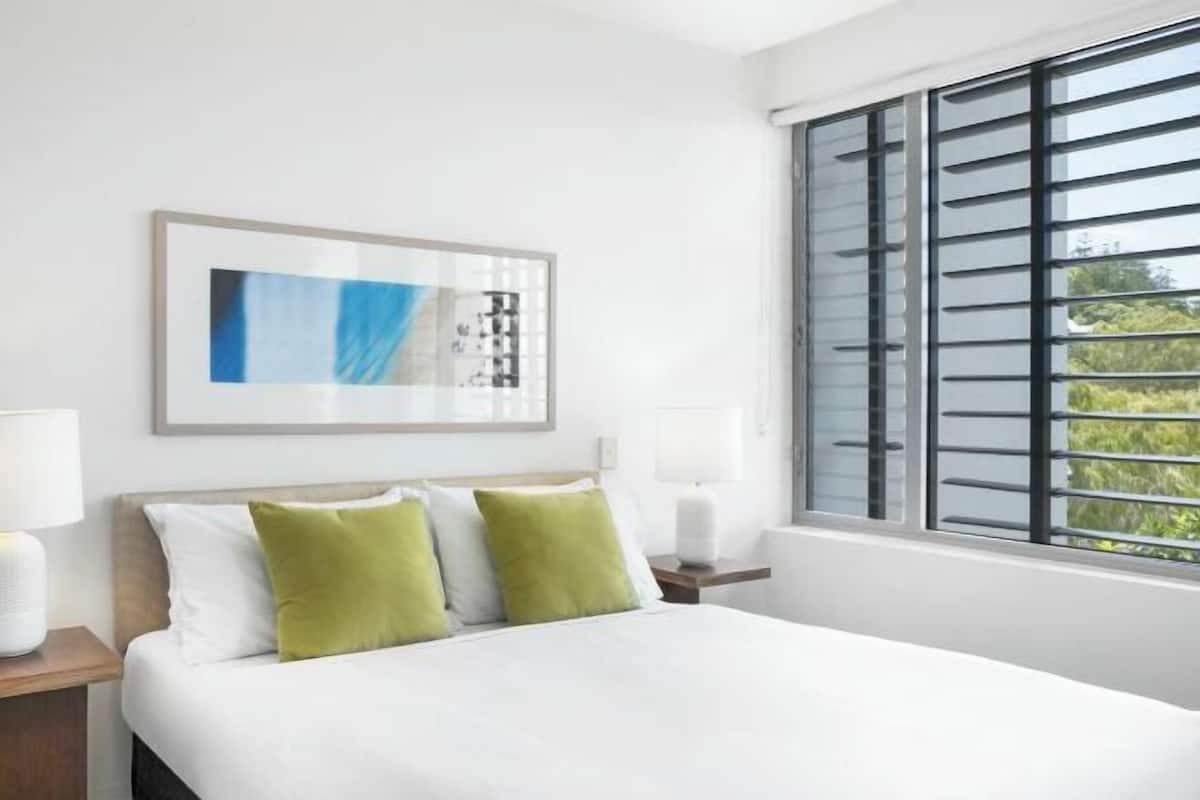 In-room safe, individually furnished, iron/ironing board, free WiFi